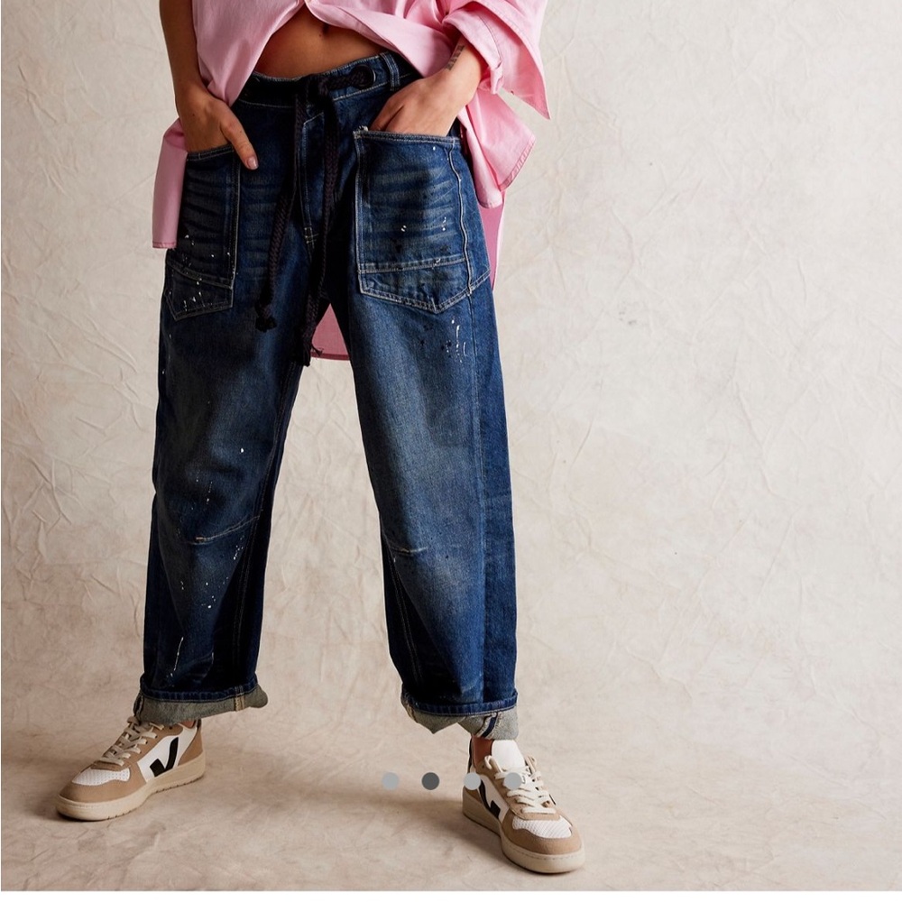 Free People We the Free Moxie Barrel Jeans Cerulean Skies dark Blue size 25